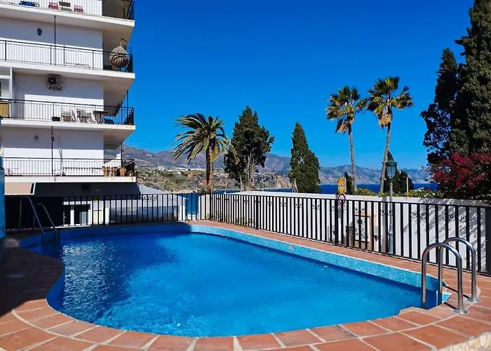 Stunning With Sea Views At Calle Carabeo, Apartamento Nerja